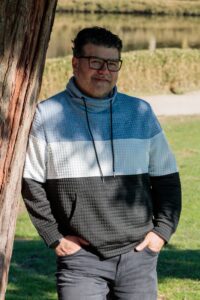 Uomo sorridente, solare, Club di Più