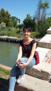 Donna dolce, carina, coccolona, Club di Più