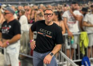 Uomo single, concreto, affidabile, Club di Più