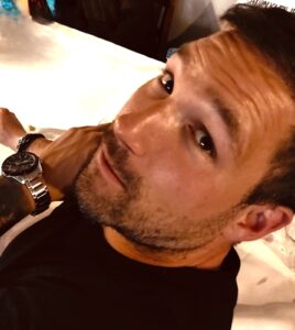 Uomo single, laureato, Club di Più