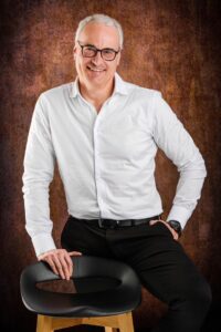 Uomo single, laureato, Club di Più