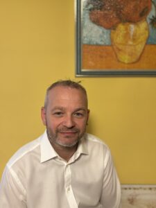 Uomo single, estroverso, solare, curato, Club di Più