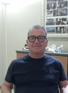 Uomo sempre con il sorriso, Club di Più