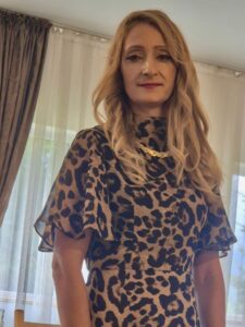 Donna sola, passionale, Club di Più