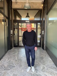 Uomo dal carattere positivo, Club di Più