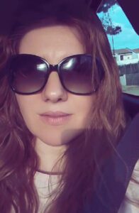 Donna nubile, sola, senza figli, Club di Più