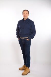 Uomo single, responsabile, Club di Più