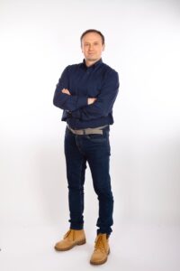 Uomo single, responsabile, Club di Più