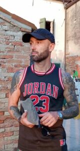 Uomo palestrato, single, Club di Più