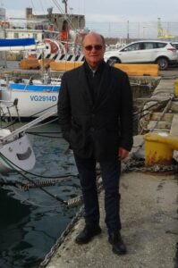 Uomo benestante, single, Club di Più