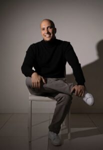 Uomo diretto, ironico, Club di Più