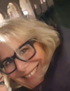 Donna affettuosa, semplice, Club di Più