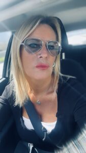 Donna di bella presenza, Club di Più