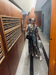 Giovane donna single, Club di Più