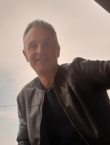 Uomo brizzolato, Club di Più