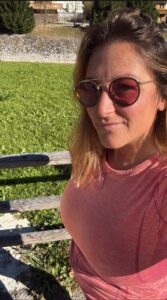 Donna sensibile, dolce, Club di Più