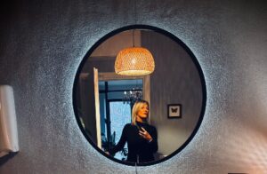 Donna di bella presenza, Club di Più