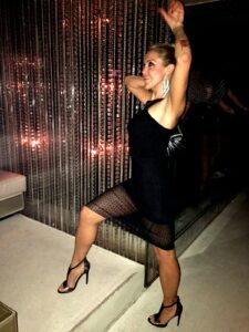 Donna sola, indipendente, Club di Più