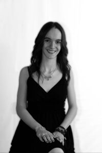 Ragazza genuina, affettuosa, Club di Più