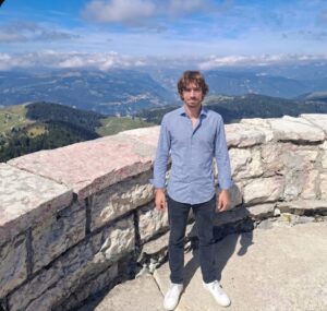 Ragazzo simpatico, a modo, con sani valori, Club di Più 